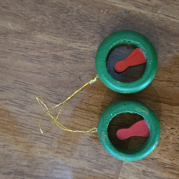 Rare Find. 2 Wooden Wreath green mini vintage ornament - Picture 3 of 5